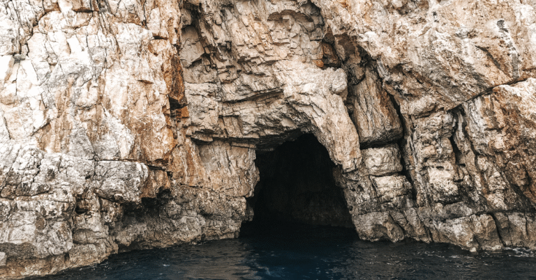 Siyot Caves, Rann Of Kutch - Timings, History, Architecture, Best Time to Visit